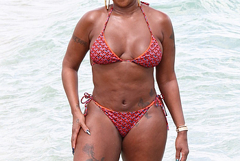 Mary J Blige bikini photos