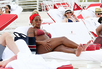 Mary J Blige sunbathing