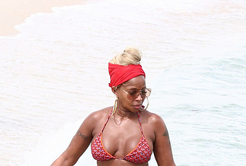 Mary J Blige topless