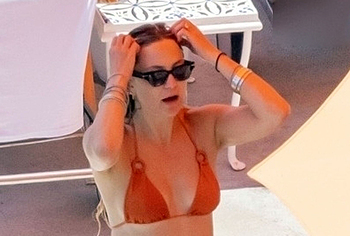 Kate Hudson swimsuit