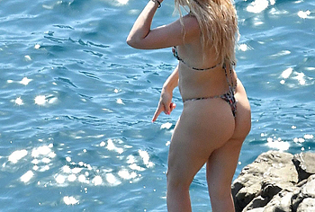Kate Hudson ass