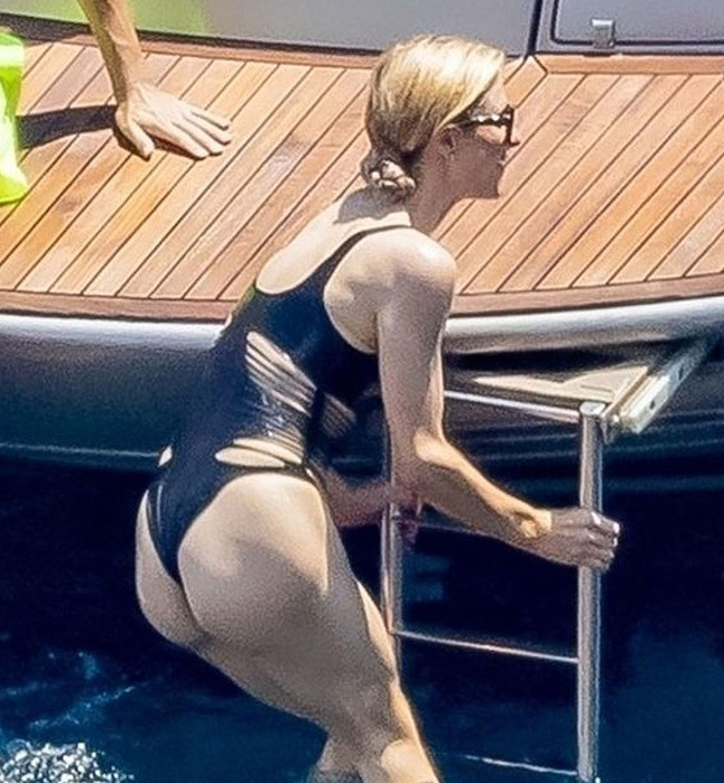 Paris Hilton booty