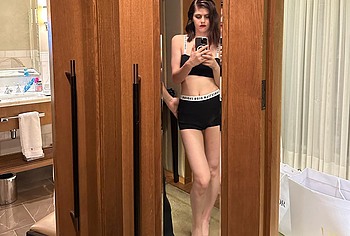 Alexandra Daddario lingerie selfie