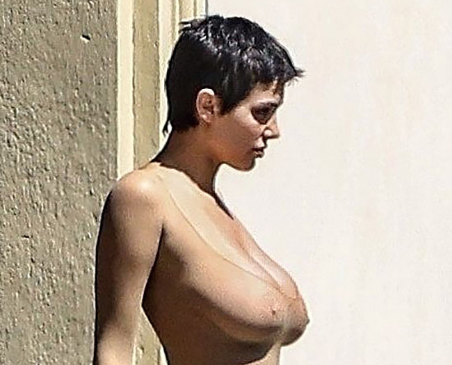 Bianca Censori nude photos
