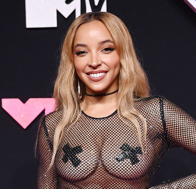 Tinashe Covering Her Pussy And Tits by Black Tape