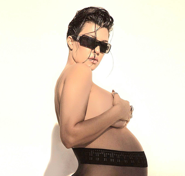 Kourtney Kardashian Nude And Pregnant Photos