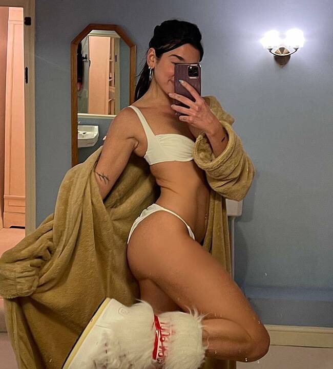 Dua Lipa leaked nude selfie