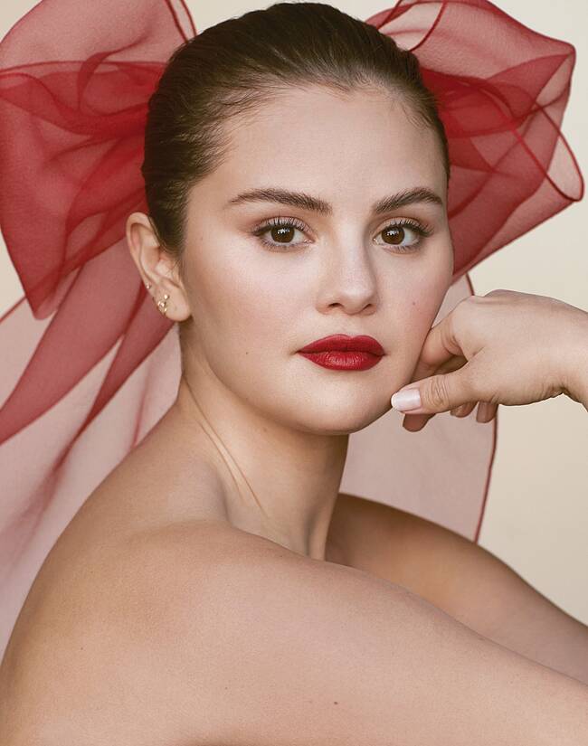 Selena Gomez Posing Sexy for Vogue