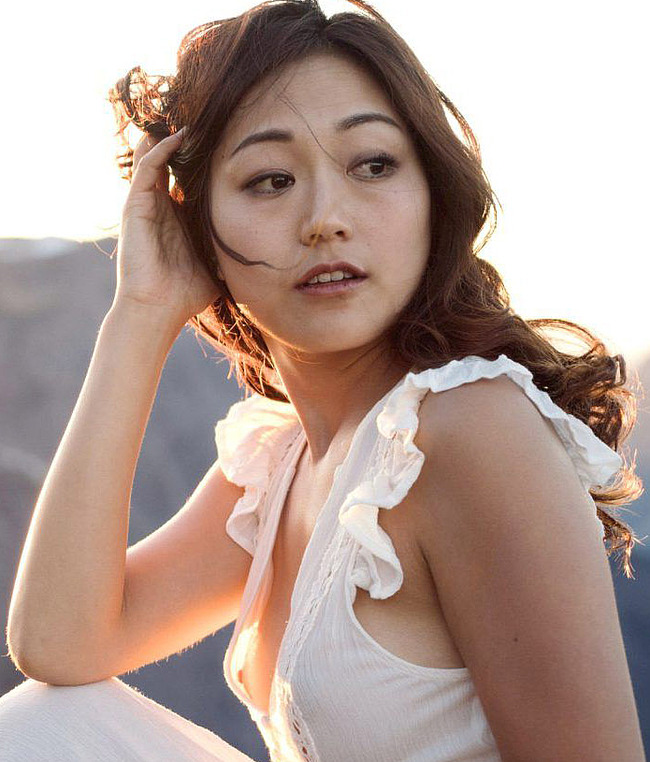 Karen Fukuhara Nipslip Oops And Sexy Lingerie Pics