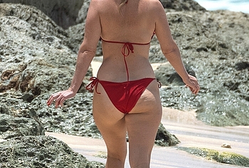 Alice Eve red bikini ass pics