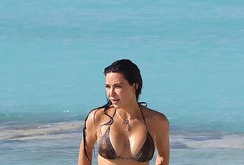 Kim Kardashian beach pics
