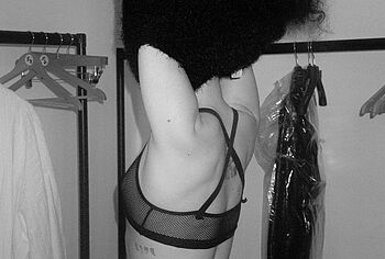 Maisie Williams lingerie photo