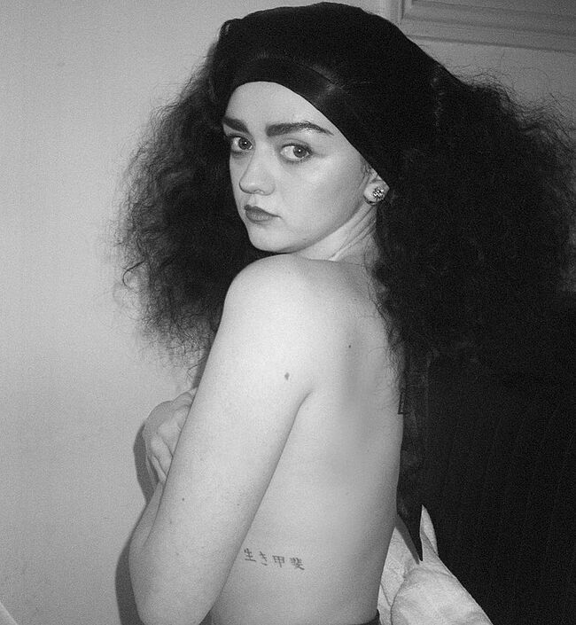 Maisie Williams Topless And Black Lingerie Photos