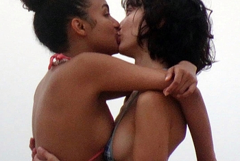 Rowan Blanchard lesbian kiss
