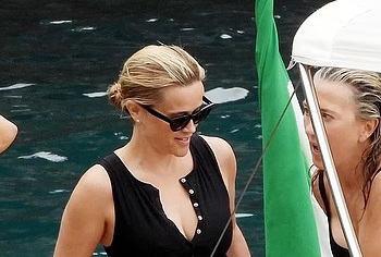 Reese Witherspoon clevage