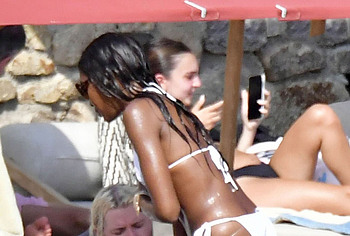 Naomi Campbell butt