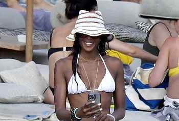 Naomi Campbell hot