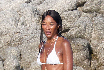 Naomi Campbell wet bikini