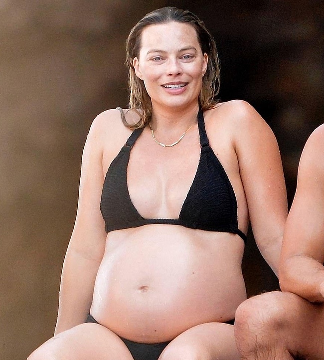 Margot Robbie bikini