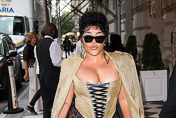 Lil Kim cleavage