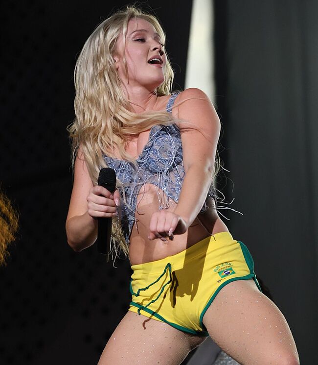 Zara Larsson pussy