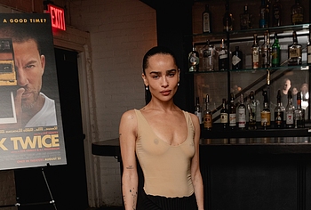 Zoe Kravitz bare tits