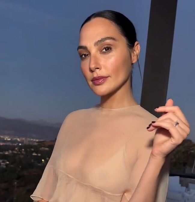 Gal Gadot boobs