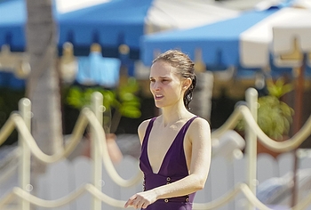 Natalie Portman cameltoe