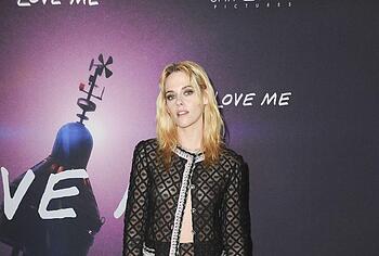 Kristen Stewart boobs