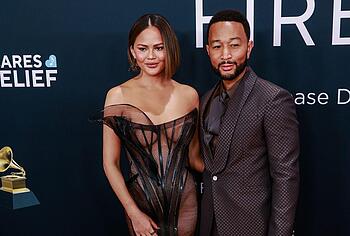 Chrissy Teigen topless