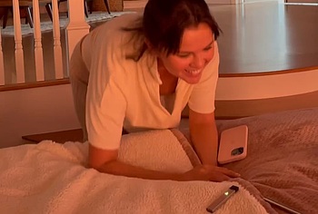 Selena Gomez boob slip