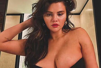 Selena Gomez exposed