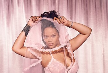 Rihanna boobs