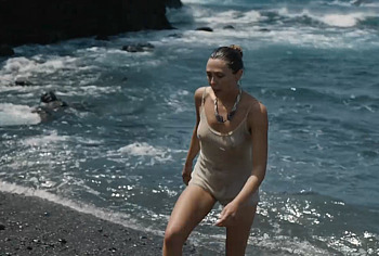 Elizabeth Olsen oops