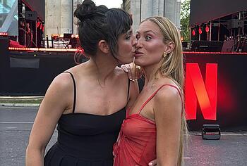 Teresa Riott lesbian kiss