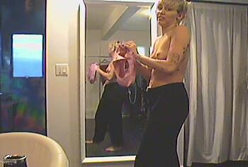 Miley Cyrus leaked nude vid