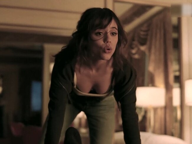 Jenna Ortega tits cleavage