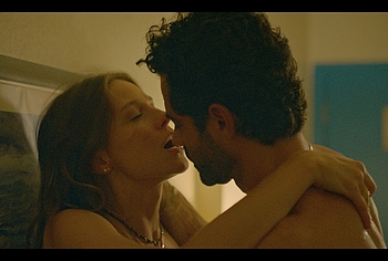 Melissa Benoist nude celeb