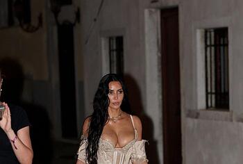 Kim Kardashian naked