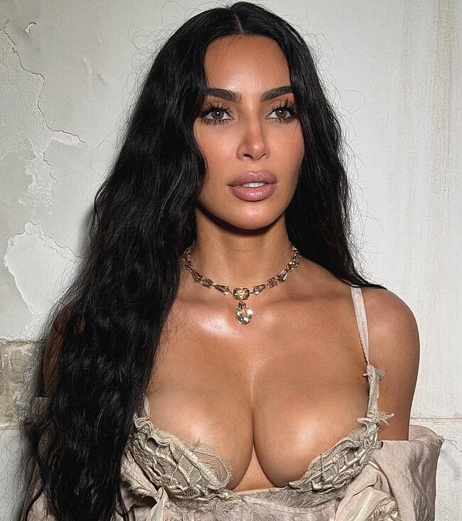 Kim Kardashian tits