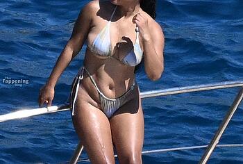 Halle Bailey cameltoe