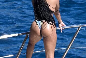 Halle Bailey nude butt