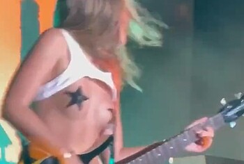 Victoria De Angelis nipples