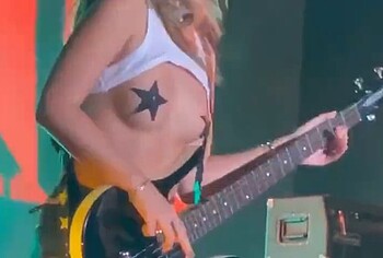 Victoria De Angelis nudes