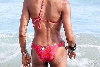 Naomi Campbell naked ass