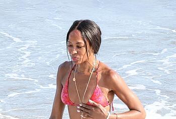 Naomi Campbell nip slip