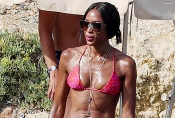 Naomi Campbell pussy cameltoe