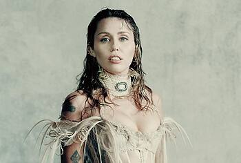 Miley Cyrus sexy