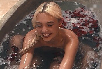 Michelle Veronesi oops