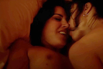 Margaret Qualley Aubrey Plaza lesbian sex